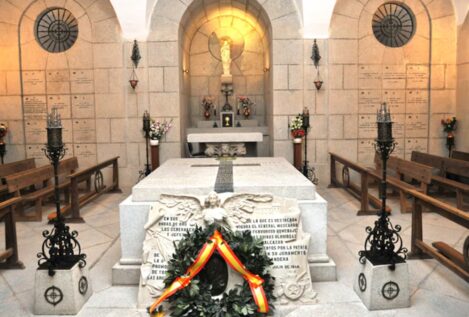 Acusan a Robles de incumplir la ley de memoria por la tumba de Milans del Bosch en el Alcázar