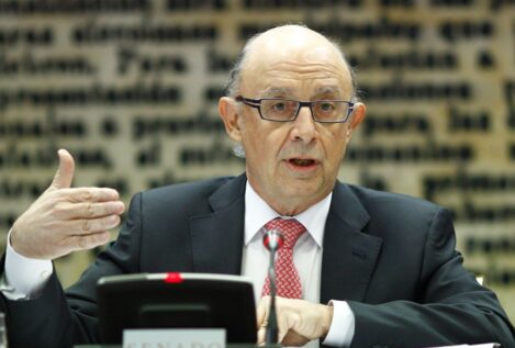 El juez prorroga el 'caso Montoro' para interrogar al exministro y a otros investigados