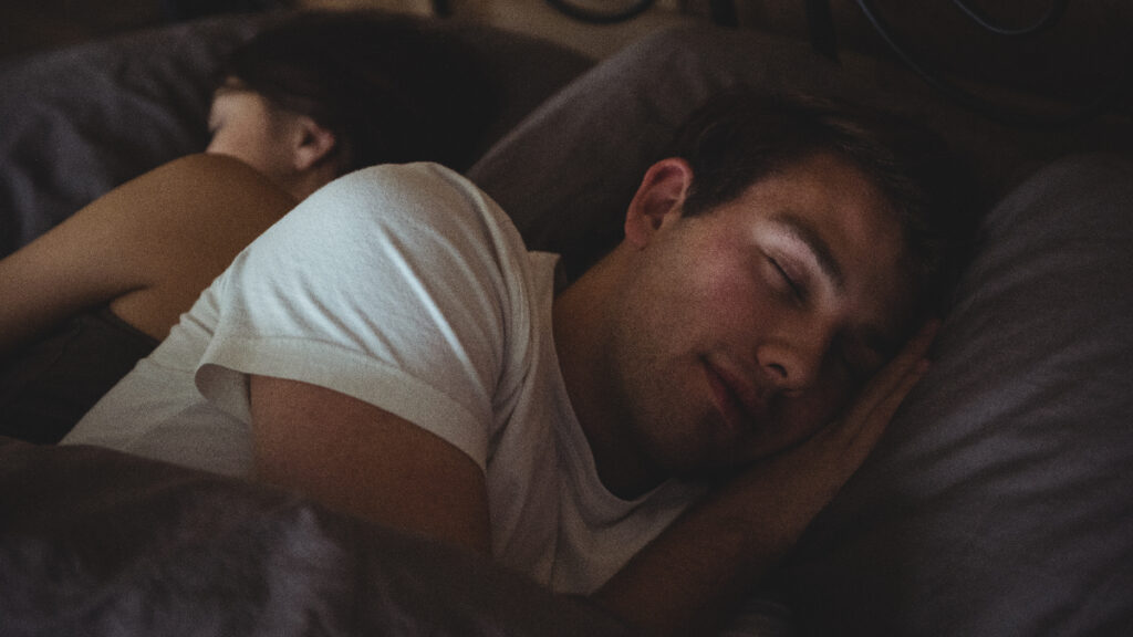 deporte-dormir-pareja-cama