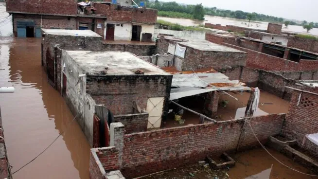 Más de 1,4 millones de desplazados y 28 muertos por las inundaciones en Pakistán