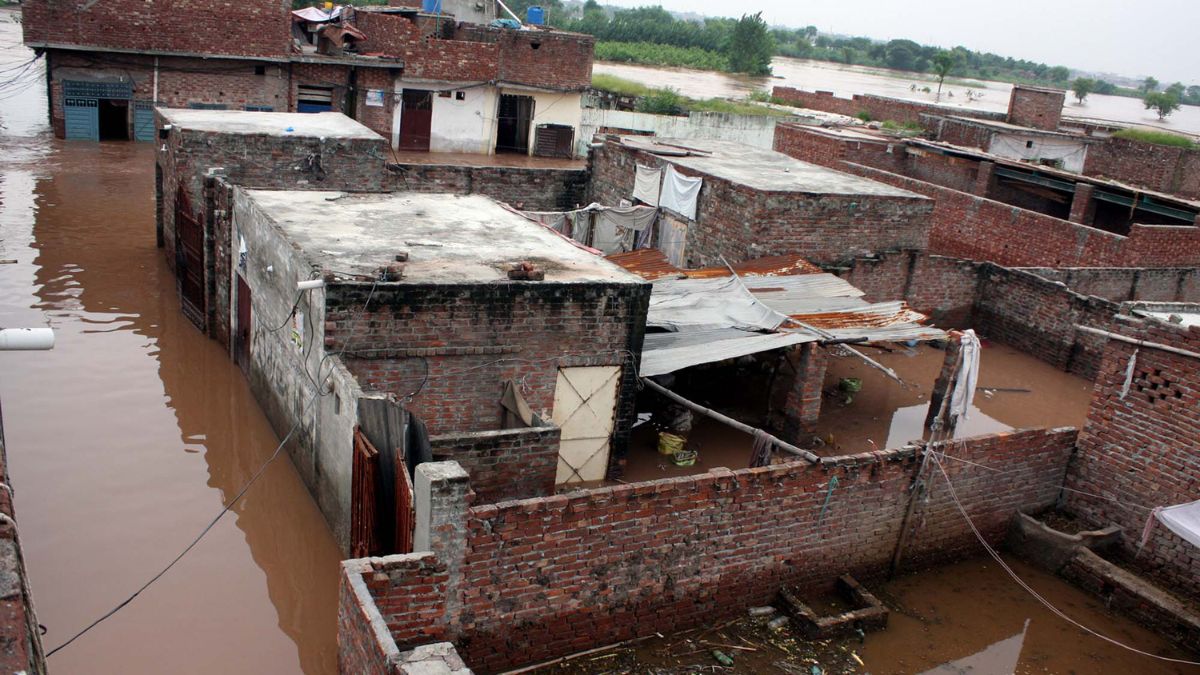 Más de 1,4 millones de desplazados y 28 muertos por las inundaciones en Pakistán