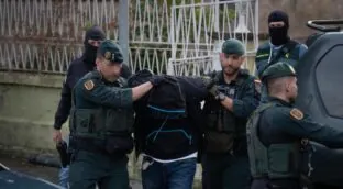 95 detenidos por yihadismo en 2025, casi un tercio en Cataluña, y aumentan los menores