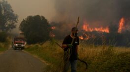 Última hora de los incendios en España | Aterrizan en Salamanca dos aviones-cisterna italianos para combatir los incendios de España