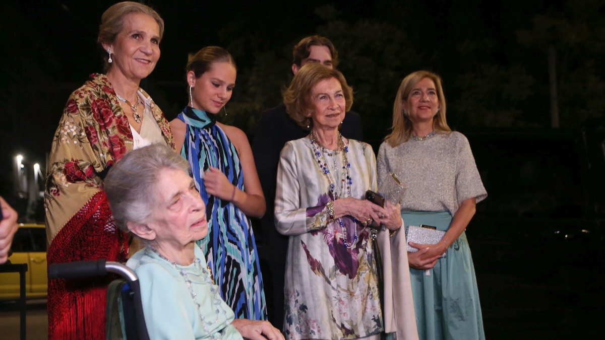 El equipo médico que cuida de Irene de Grecia en Zarzuela: varios enfermeros y un neurólogo