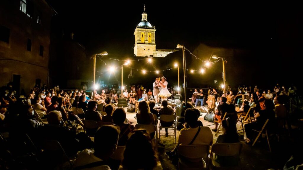 Imagen de una actuación de la Feria de Teatro de Castilla y León en Ciudad Rodrigo (Salamanca)
