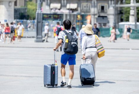 España volvió a batir récord de turistas hasta junio, con 44,5 millones, un 4,7% más