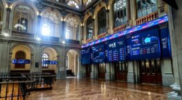 El Ibex 35 baja un 0,08 % y vuelve a los 15.200, a la espera de las actas de la Fed