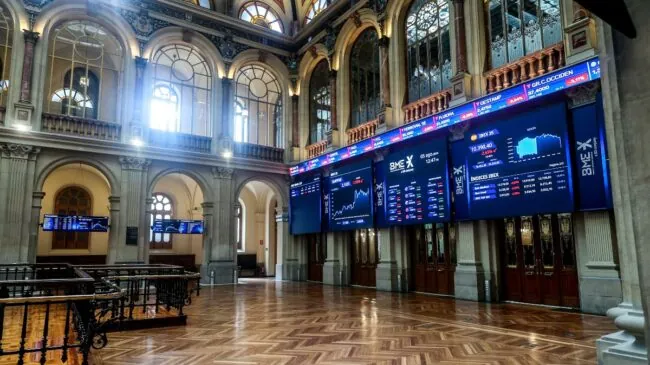 El Ibex firma su mayor subida en un año y se dispara un 3,1% por el posible fin de la guerra