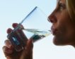 Un estudio confirma que beber menos agua de lo recomendado puede disparar tu estrés