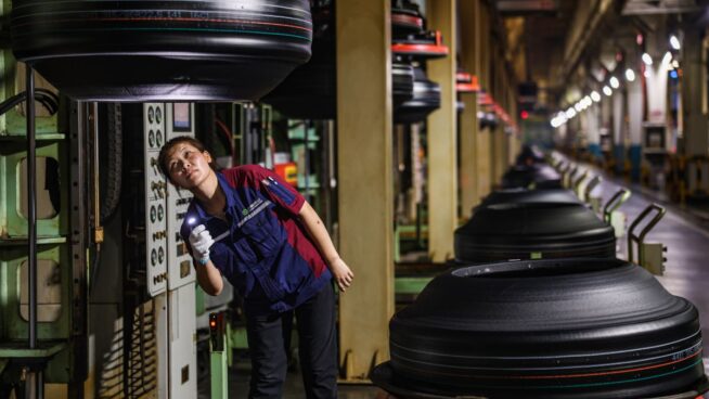 Neumáticos chinos: la invasión silenciosa a la que Bruselas quiere hacer derrapar