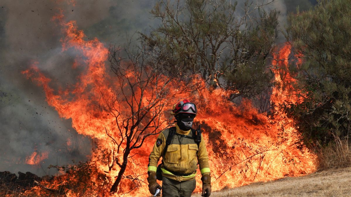 Así ha sido la jornada de incendios en la que la lluvia puede ayudar a las labores de extinción