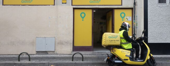 Glovo amenaza con dejar de operar en España por las multas millonarias a su modelo laboral