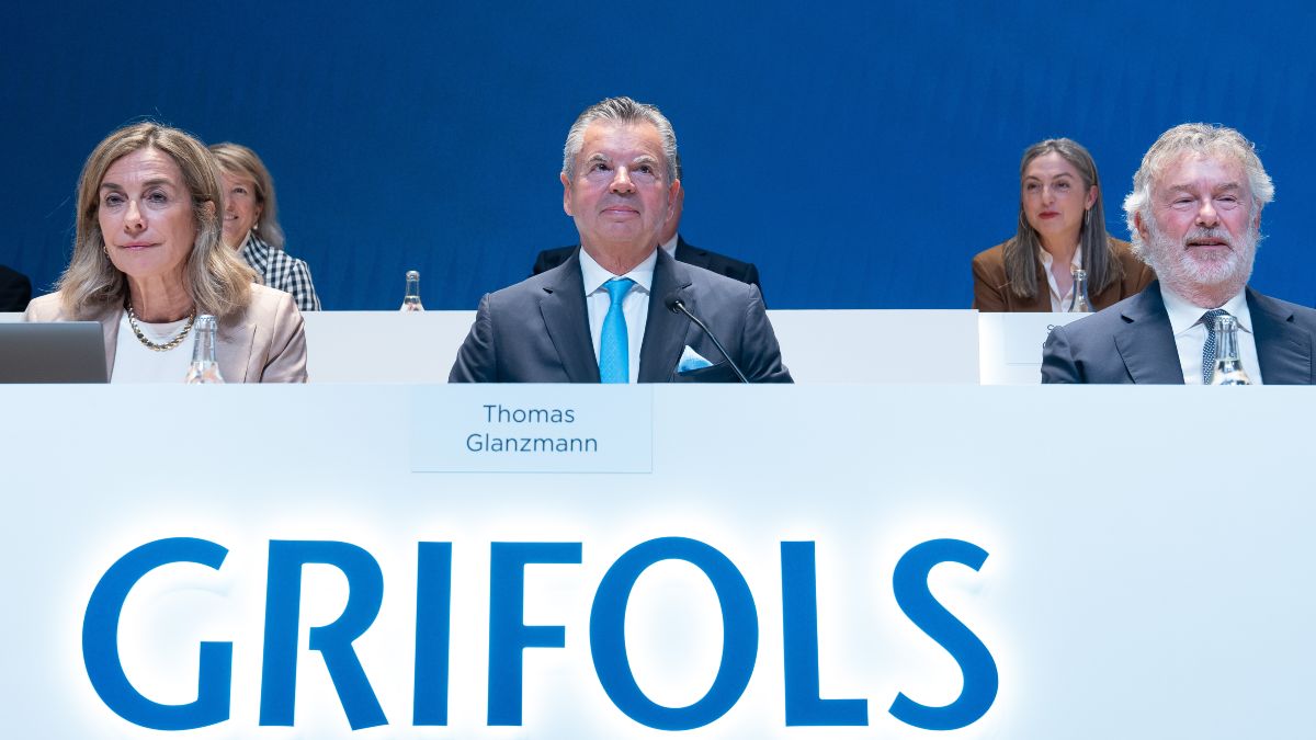 La CNMV multa con 1,4 millones a Grifols y varios exconsejeros por los ataques de Gotham