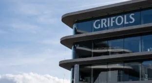 Grifols culmina la compra de 28 centros de plasma en EEUU a Immunotek por 415 millones