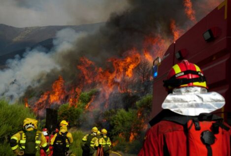 La Guardia Civil vigila con drones el fuego de Jarilla (Cáceres), que afecta a 16.800 hectáreas