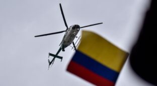 Derriban un helicóptero de la Policía de Colombia en un ataque con un dron