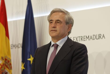 Dimite un consejero de Extremadura por falsificar su CV con una licenciatura inventada
