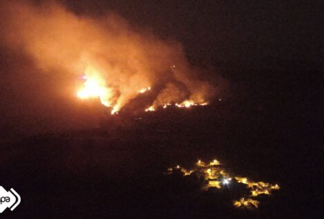 Asturias pide la ayuda de la UME ante los graves incendios activos en Cangas del Narcea