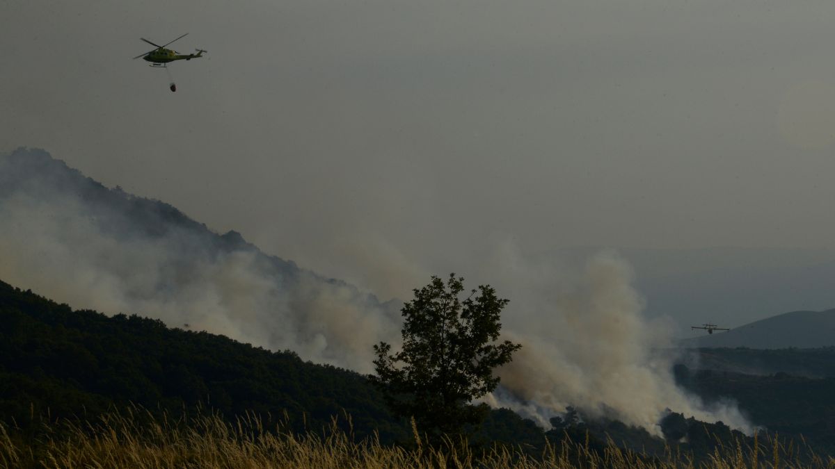 Un fuego con 5 puntos casi simultáneos llevó a Maceda (Orense) al nivel 2 de madrugada