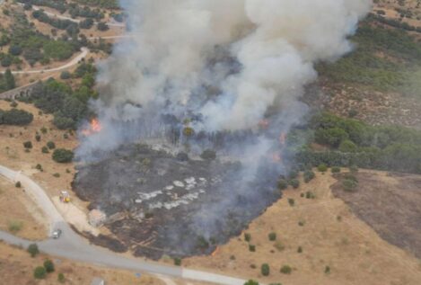 Un incendio en Colmenar Viejo (Madrid) obliga a desalojar viviendas y a desplegar 28 medios