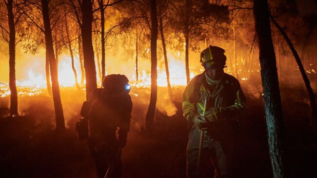 Arde España: una docena de focos activos y más de 5.000 personas desalojadas