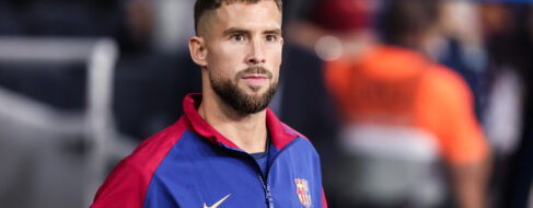 El Barça hace oficial el traspaso de Iñigo Martínez al Al Nassr de Cristiano Ronaldo