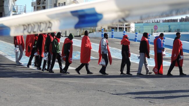 Récord de pateras en Baleares mientras el plan del Gobierno en Canarias empieza a funcionar