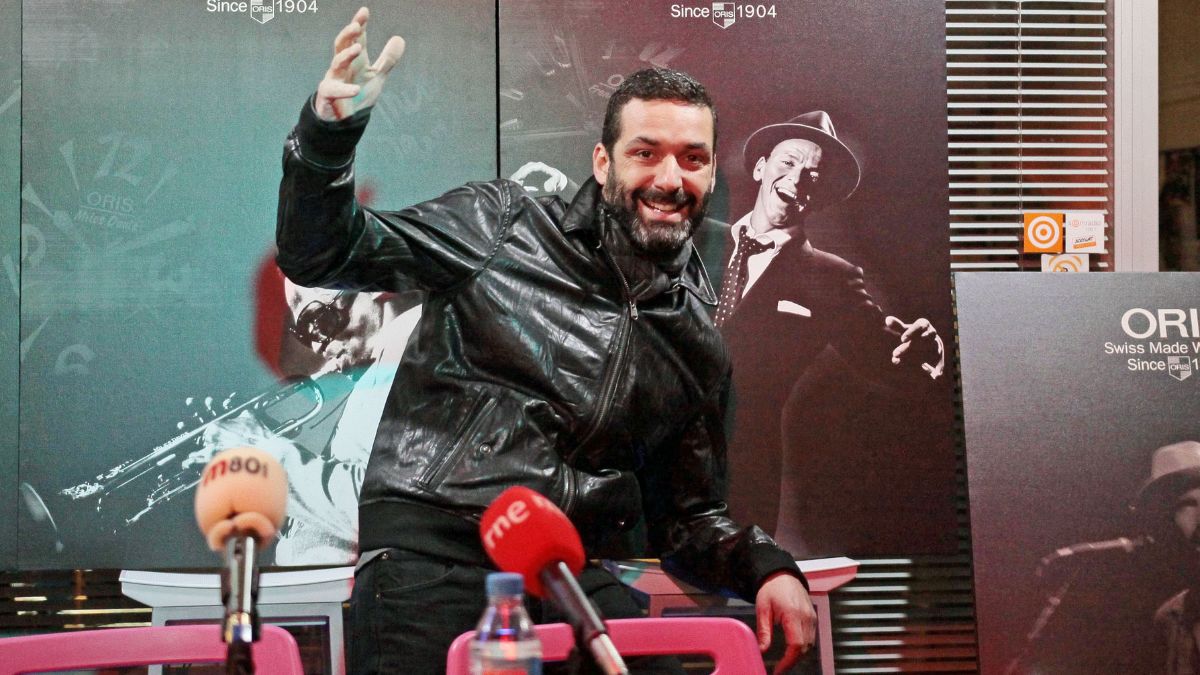 El cantante Jaime Anglada sigue en la UCI «más estable» pero «grave»