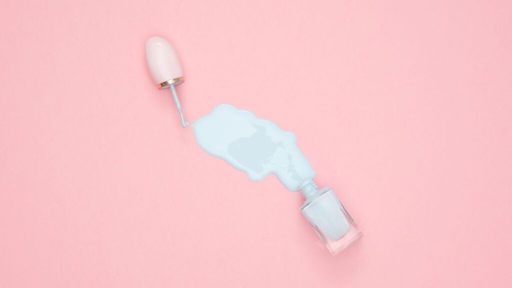 Esmalte de uñas. Canva