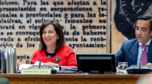 Robles reprocha a las autonomías del PP la falta de prevención y los retrasos al pedir medios