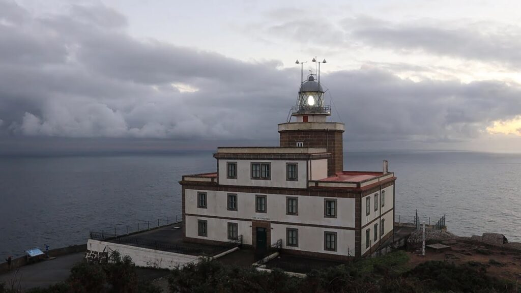 Faro de Finisterre (A Coruña). Canva
