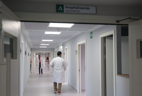 La Airef propone ligar a resultados la retribución de los sanitarios para sostener el sistema