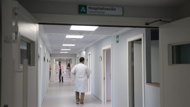 La Airef propone ligar a resultados la retribución de los sanitarios para sostener el sistema