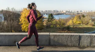 TikTok tiene otra tendencia fitness de moda: el método 6-6-6 para adelgazar caminando