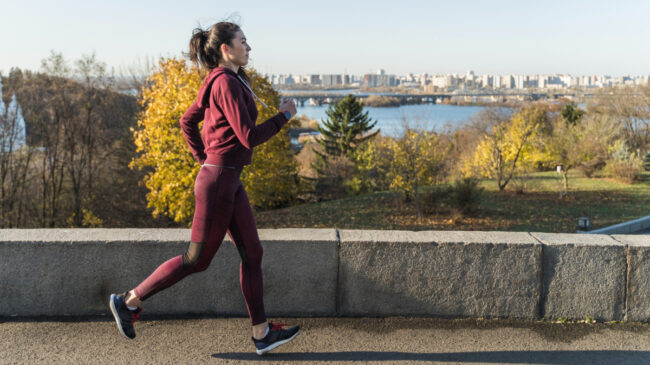 TikTok tiene otra tendencia fitness de moda: el método 6-6-6 para adelgazar caminando