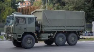 Heridos graves dos militares tras chocar su vehículo con un camión en Trasmiras (Orense)