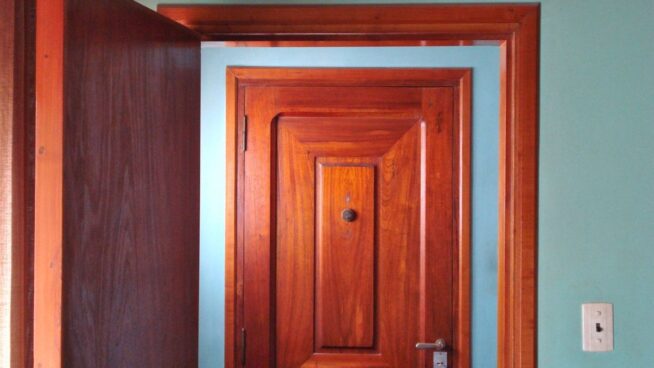 El Supremo veta poner cámaras en la mirilla por la privacidad de los vecinos de enfrente