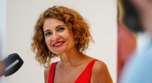 Montero afirma que «por supuesto» el Gobierno presentará un proyecto de presupuestos