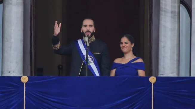 El Salvador da el primer paso para que Bukele pueda ser elegido presidente de forma indefinida