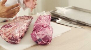 Ni al sol, ni en la mesa: este es el motivo por el que no deberías descongelar la carne así