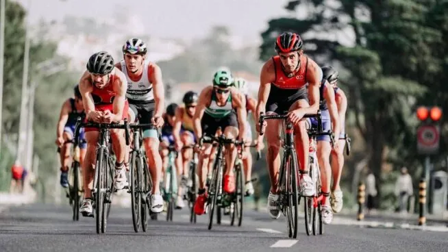 Estas son las nuevas normas de la DGT para motoristas y ciclistas este verano