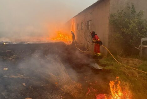 Los incendios en León provocan que 1.500 personas de 27 poblaciones sigan evacuadas