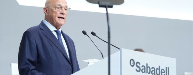 El Sabadell deja en evidencia a Carlos Torres al subir casi tanto como BBVA desde la opa fallida