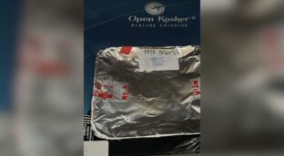 Iberia investiga mensajes a favor de Palestina en comida kosher en un vuelo Argentina-España