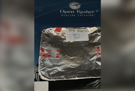 Iberia investiga mensajes a favor de Palestina en comida kosher en un vuelo Argentina-España