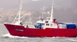 Naufraga un pesquero gallego cerca de las Azores y rescatan a sus 11 tripulantes