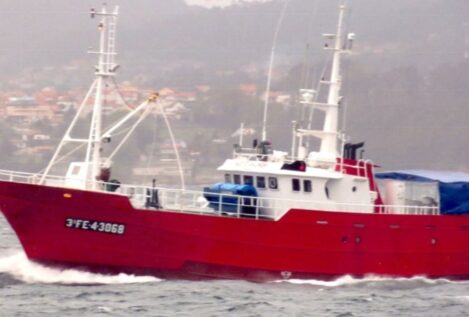 Naufraga un pesquero gallego cerca de las Azores y rescatan a sus 11 tripulantes