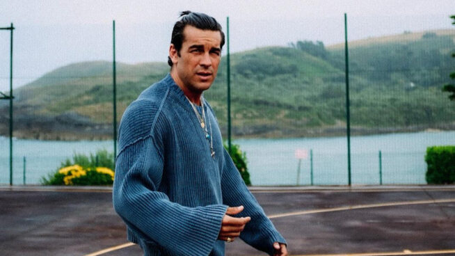 La playa a la que va Mario Casas está en Galicia: un entorno de dunas, marismas y con arena fina
