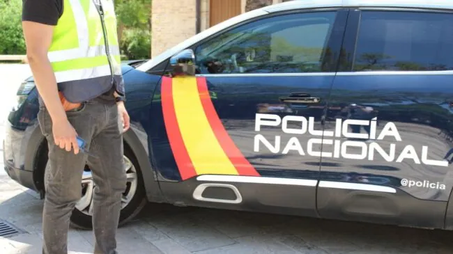Asesinado a tiros un hombre delante de su hijo en Valencia mientras veía la tele en su casa
