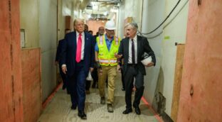 Trump se plantea demandar a Powell por su «incompetencia» en la reforma de la Fed